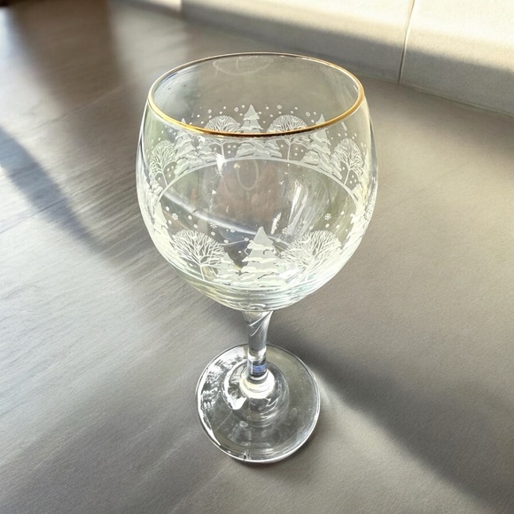 Libbey Vintage Snow Scene Wine Glass Goblets Set of 2 Holiday Theme - Picture 3 of 5